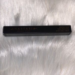 ✨BNIB✨ ABH Brow Wiz Soft Brown